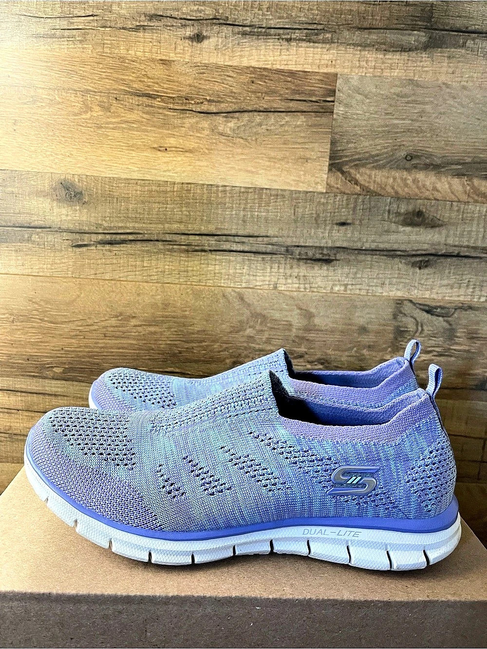 Skechers Women's Air-cooled memory foam women’s size: 9